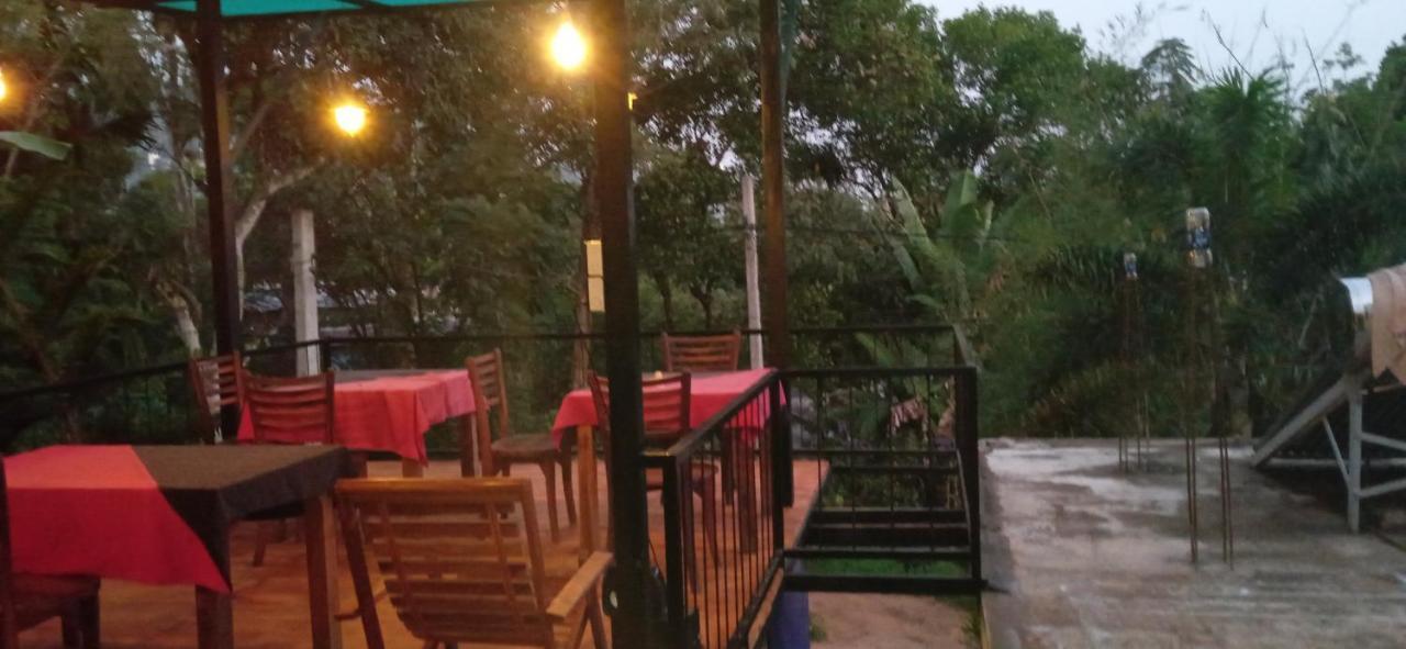Mc Queen Homestay Ella Esterno foto